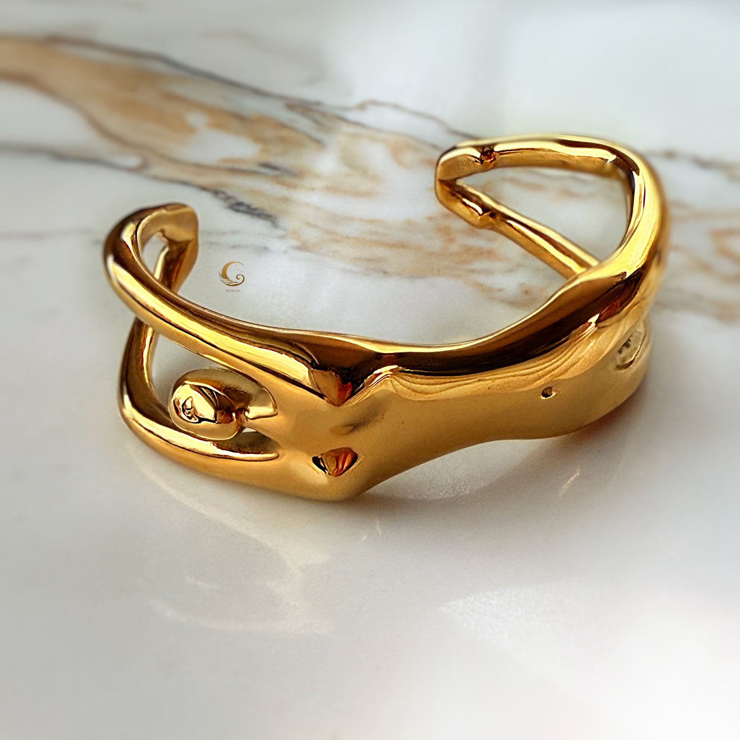 Sophia – 18K Gold-Plated Titanium Steel Bracelet.